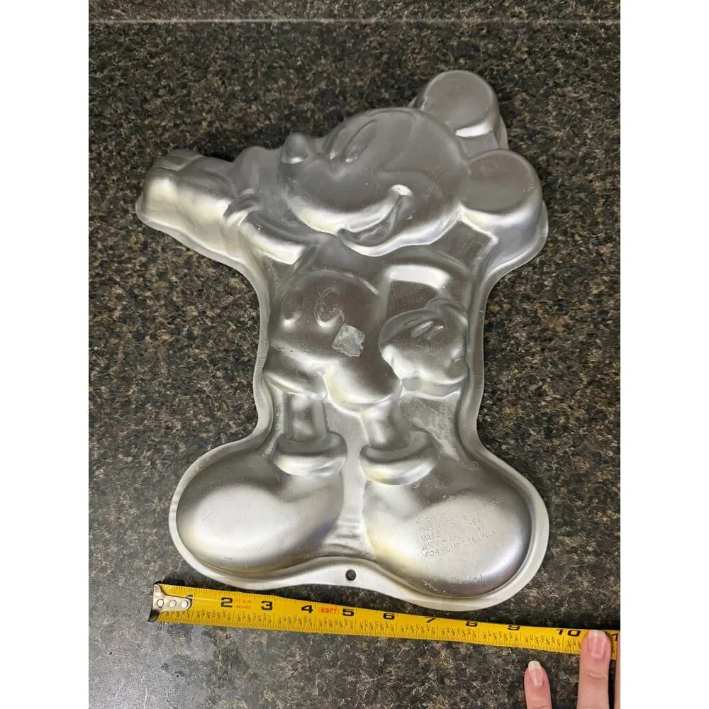 1995 Wilton Disney Mickey Mouse Aluminum Character Cake Pan #2105-3601